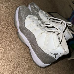 Women’s glitter air Jordan 11 Retro ‘Vast Grey’